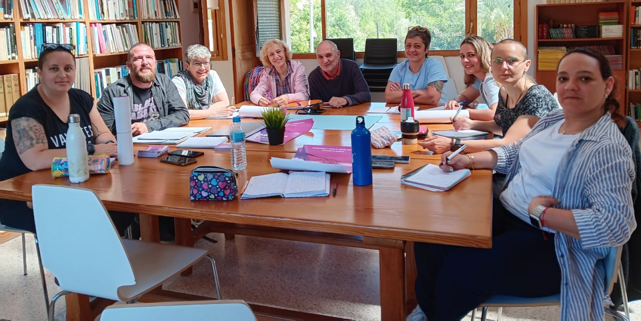 Ahir, 13 de maig, vam tenir la primera comissió de prevenció de les violències masclistes, duita a terme a la biblioteca de Puigpunyent. 